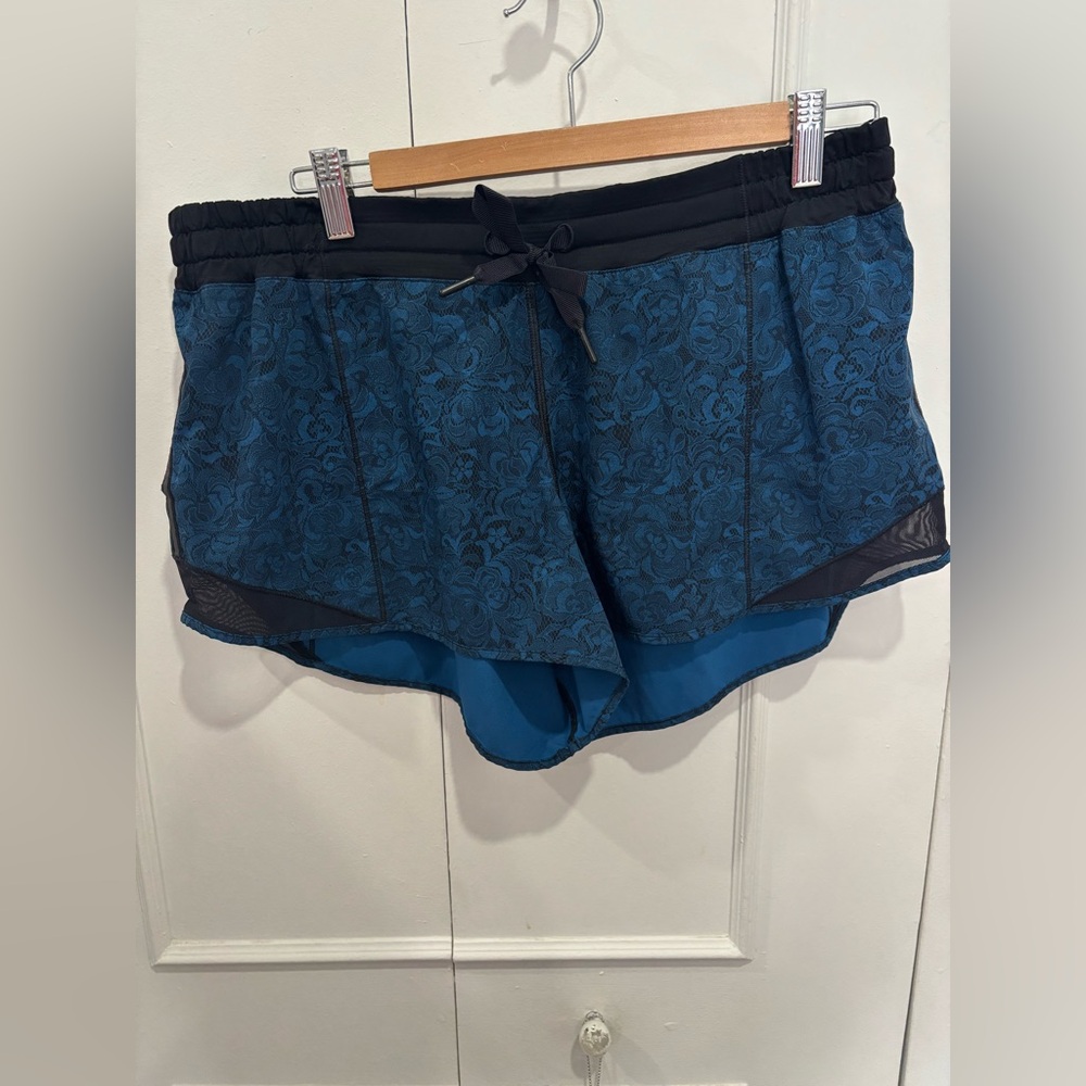 Lululemon Hotty Hot 4”💙🖤